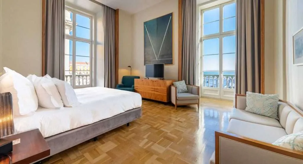 A room at Pousada de Lisboa Hotel
